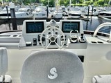 Beneteau Swift Trawler 48 Flybridge Helm